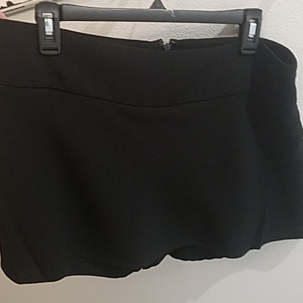 Black Skort